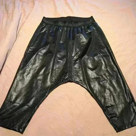 Brand  new in bag size small Reebok dance Capri pants black harem pants - Picture 2 of 8